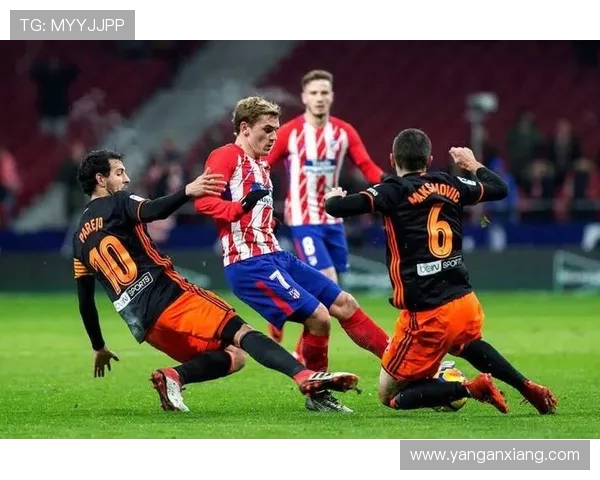 巴萨与巴伦西亚激战正酣比分悬念不断引发球迷热议