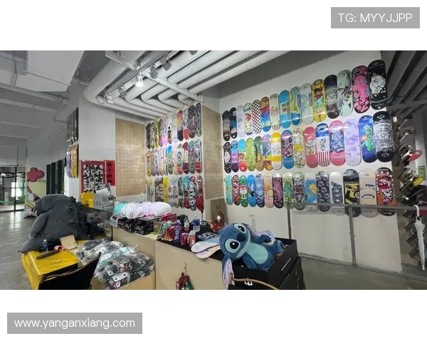 重庆滑板队在滑板节奏排名中创下新高展现青春活力与团队精神 重庆滑板队在滑板节奏排名中创下新高展现青春活力与团队精神