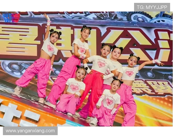 重庆街舞队与西安街舞队赛后复盘分析团队配合与表现的精彩瞬间