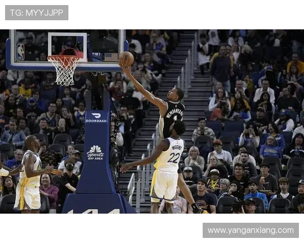 雷霆与马刺季后赛第六场激战回顾与精彩瞬间分析 雷霆与马刺季后赛第六场激战回顾与精彩瞬间分析